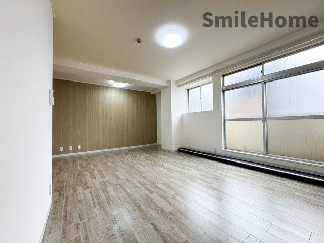 居室・リビング　エアコン付きのお部屋です