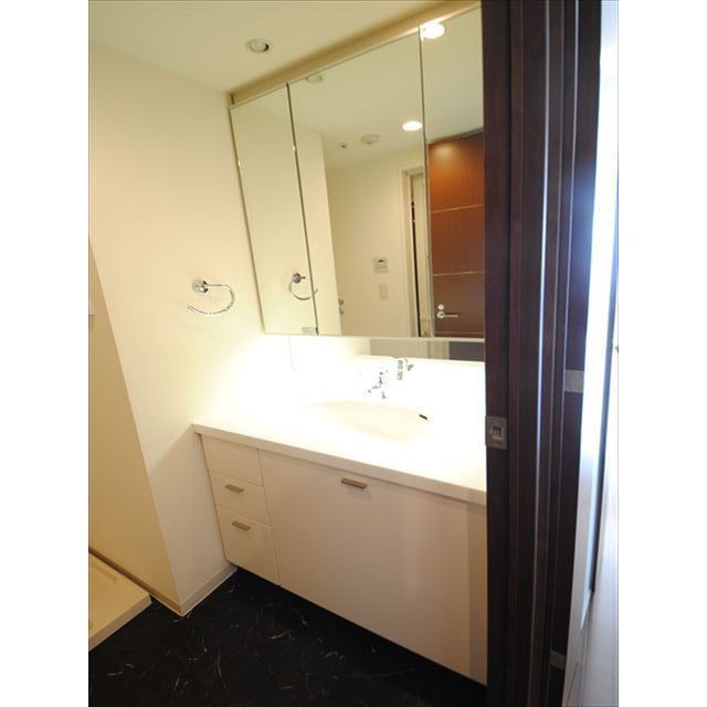 洗面設備　使いやすい洗面所です