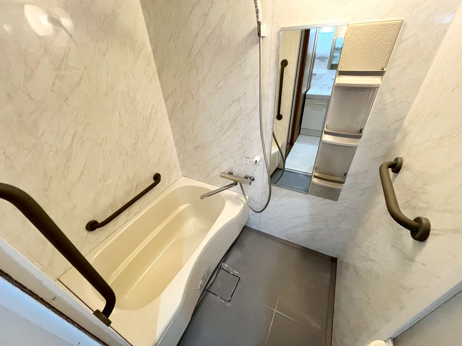 バス・シャワールーム