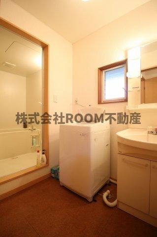 洗面設備　コンパクトで使いやすい洗面所