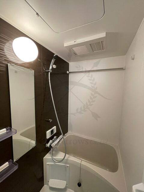 バス・シャワールーム　清潔感のあるお風呂です。