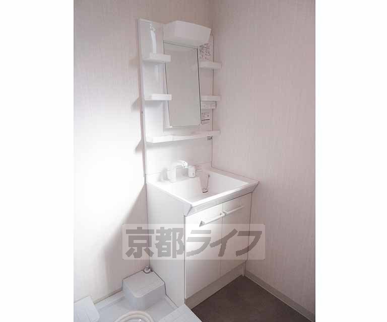 洗面設備　独立洗面台。