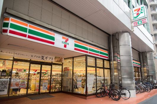 コンビニ　セブンイレブン台東北上野２丁目店（コンビニ）まで83m