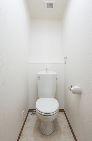 トイレ　写真はイメージです。色仕様は現況優先となります。