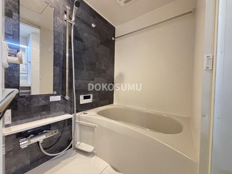 バス・シャワールーム　一日の疲れをやさしく癒やす、清潔感あふれるリラックスバス。