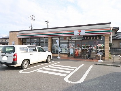 コンビニ　セブンイレブン（コンビニ）まで546m