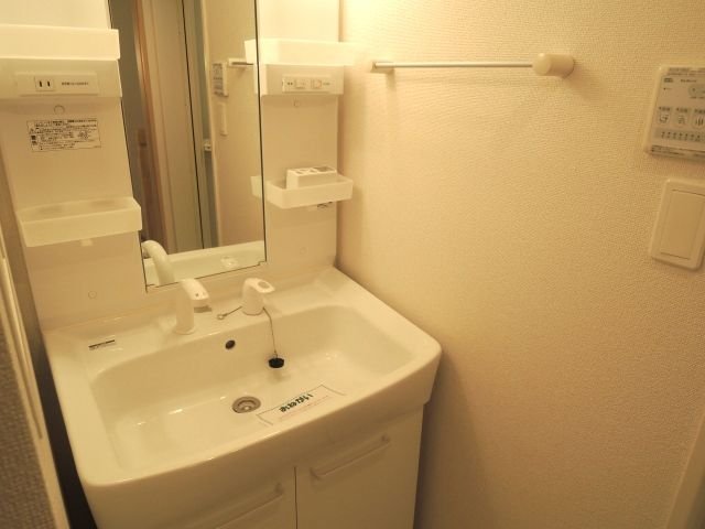 洗面設備　コンパクトで使いやすい洗面所