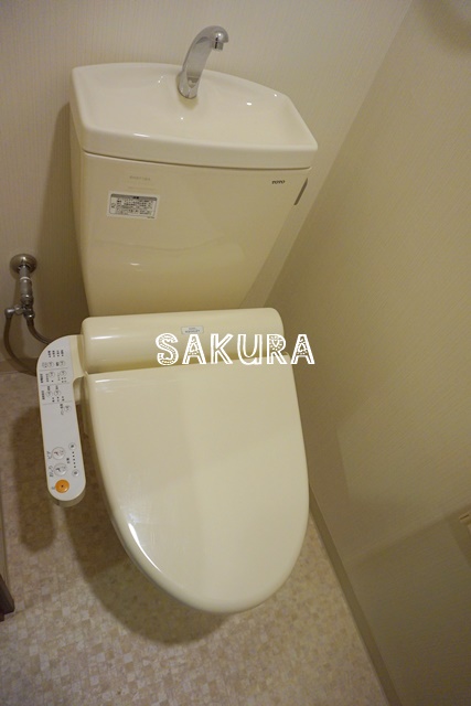 トイレ　嬉しい温水洗浄便座♪