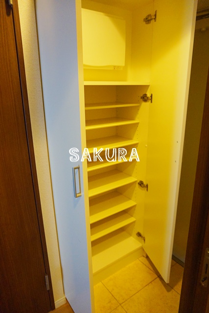 玄関　収納豊富なシューズボックスです♪