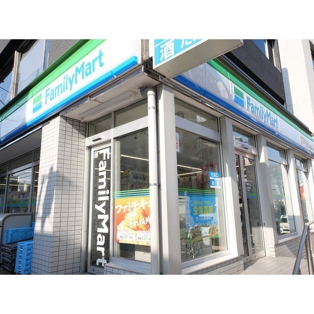 コンビニ　ファミリーマート（コンビニ）まで300m