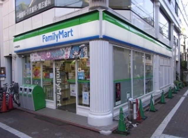 コンビニ　ファミリーマート大田梅屋敷店（コンビニ）まで320m