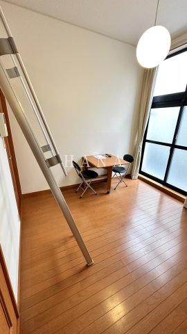 居室・リビング　【現況優先】※１階のみフローリングとなります