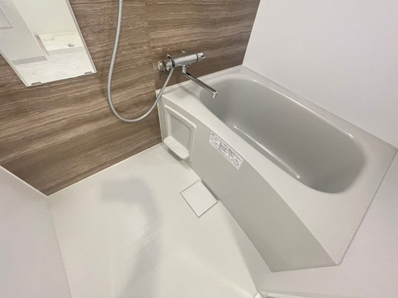 バス・シャワールーム　※別部屋の写真です