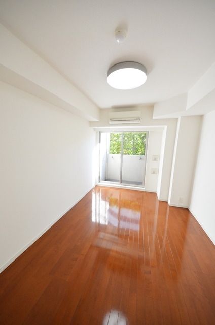 居室・リビング　★天井が高くて開放感あります★