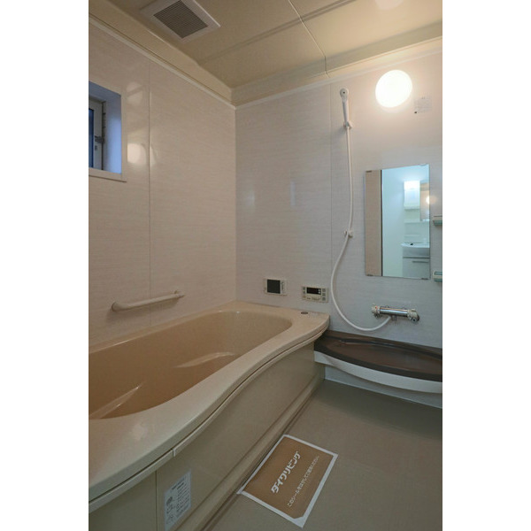 バス・シャワールーム　同じ建物の別なお部屋