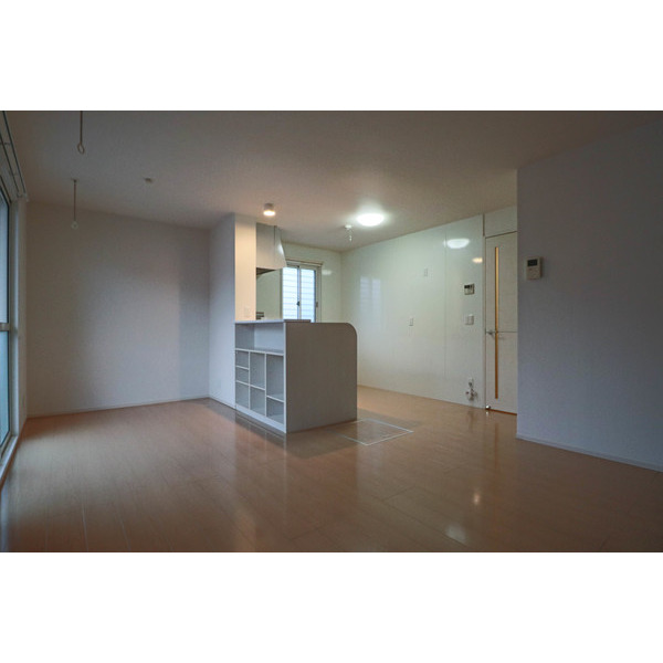 居室・リビング　同じ建物の別なお部屋