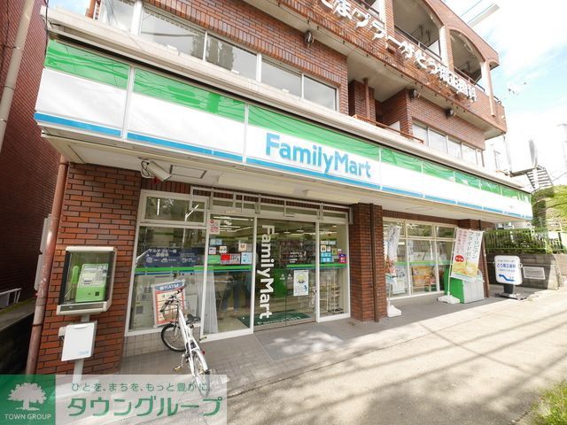 コンビニ　ファミリーマートたまプラーザ店（コンビニ）まで730m