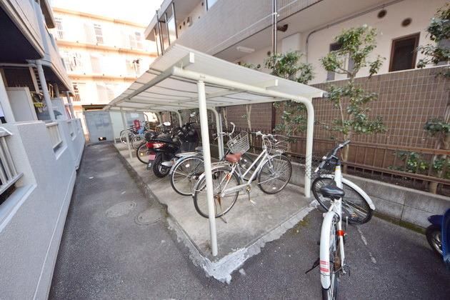 その他共有部分　～屋根付き駐輪場で雨風しのげますね～