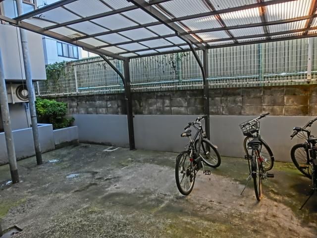 その他共有部分　屋根つき駐輪場