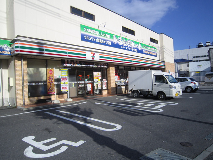 コンビニ　セブンイレブン川崎下平間店（コンビニ）まで335m