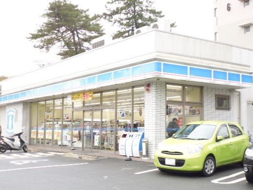 コンビニ　ローソン　香里ヶ丘さくら通り店（コンビニ）まで979m