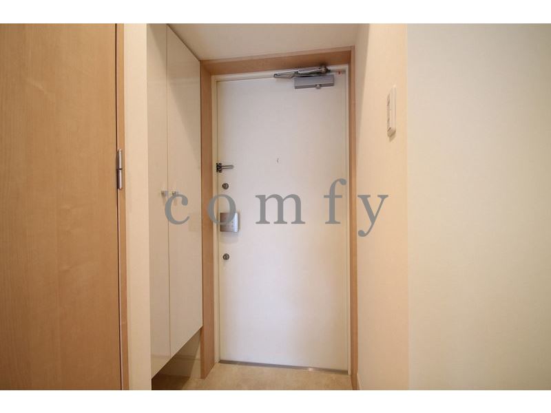 玄関　防犯性の高いダブルロックの玄関