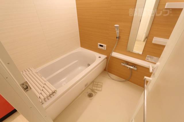 バス・シャワールーム　追い焚き・浴室乾燥機能付きです。