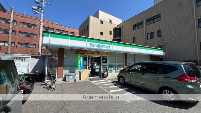 コンビニ　ファミリーマート秀栄館町店（コンビニ）まで779m