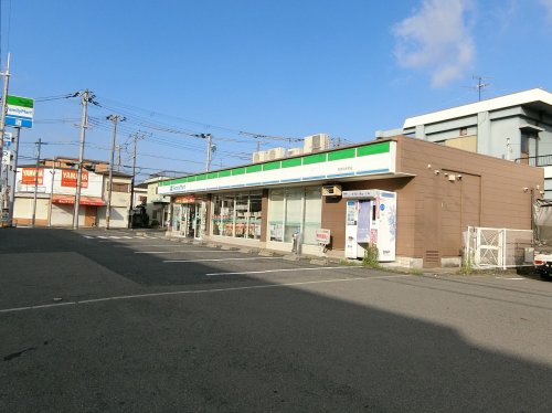 コンビニ　ファミリーマート　和泉伯太町店（コンビニ）まで764m