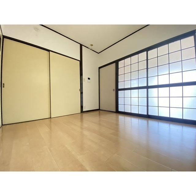 居室・リビング　DK横リビング。