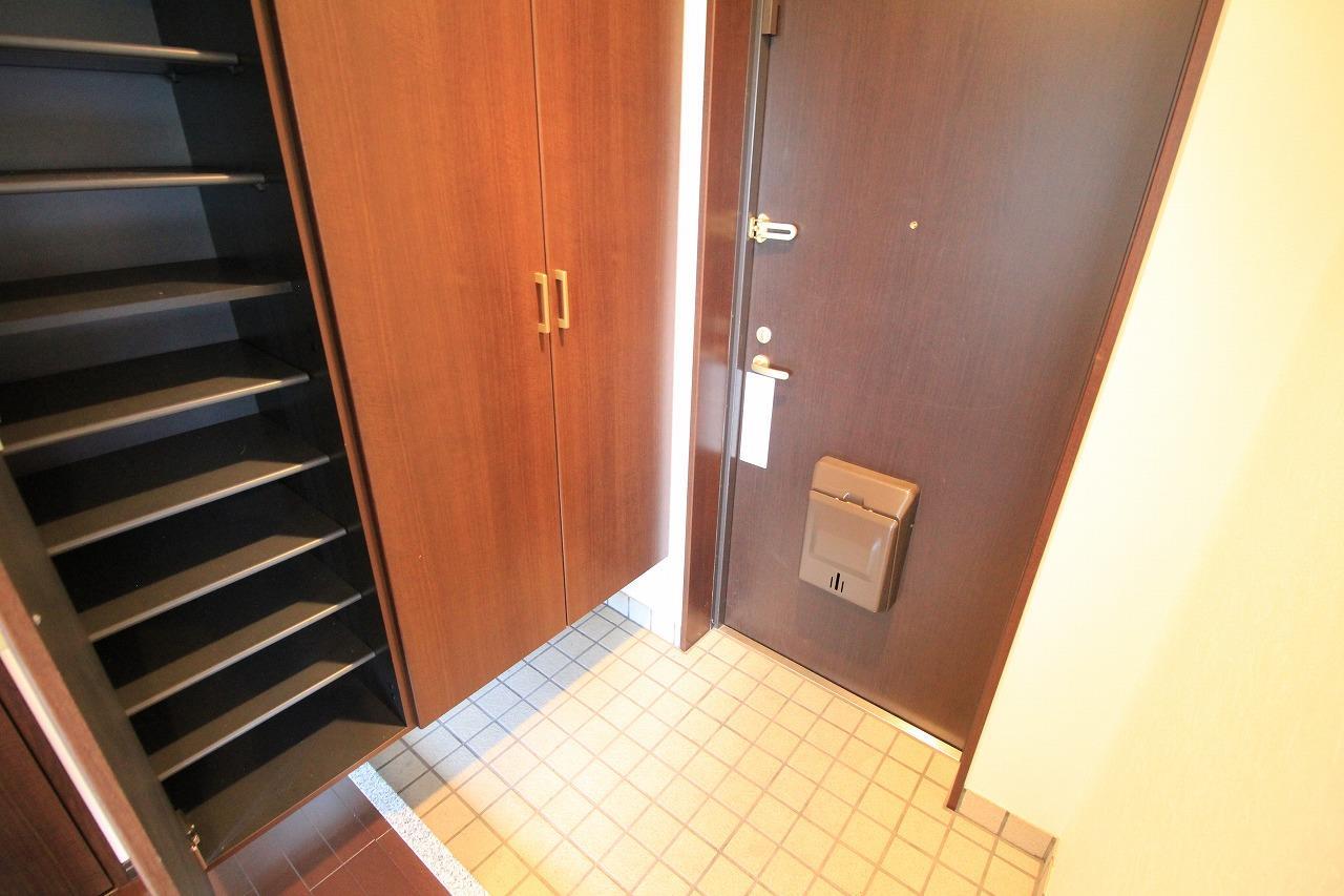 玄関　別部屋の写真です。