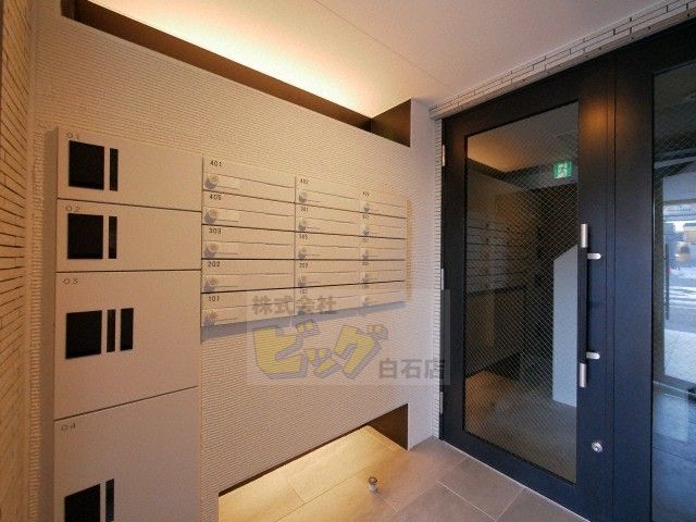 エントランス　不在でも荷物を受け取れる宅配ＢＯＸあります♪