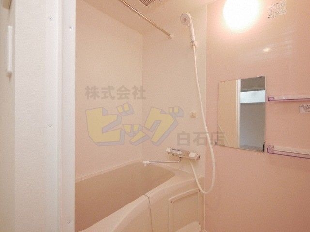 バス・シャワールーム　広々とした浴室で快適なお風呂です♪