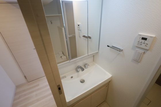 洗面設備　※１２０３号室の写真です