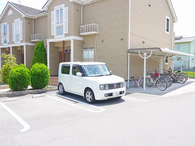 駐車場　駐車場があるので、車を買う予定の方も安心です