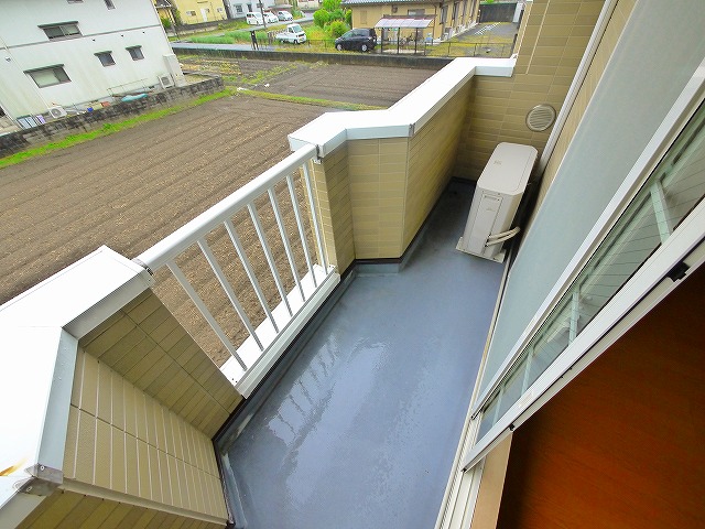 バルコニー　お洗濯にも便利なバルコニー付き
