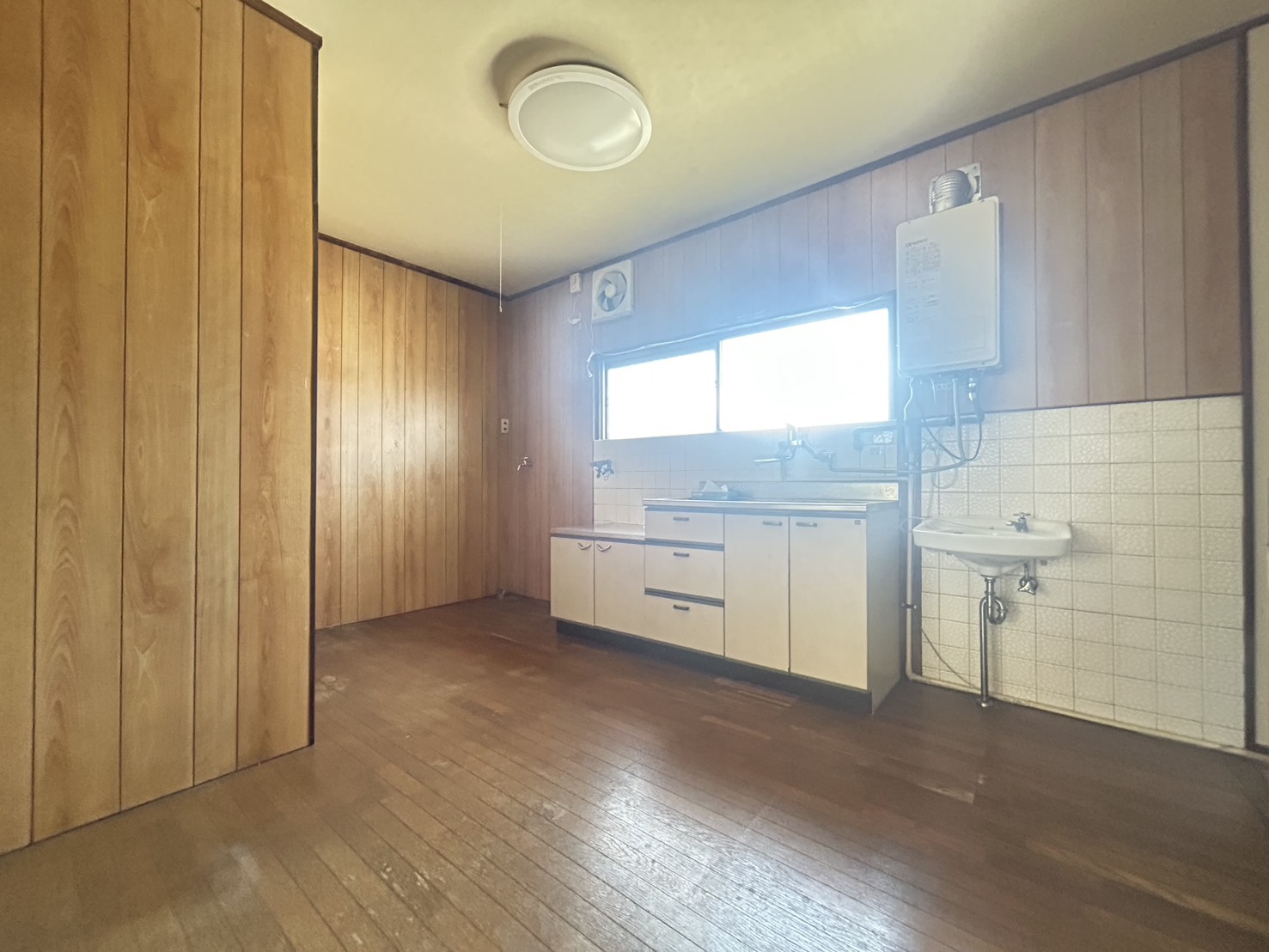 東垂水2丁目戸建の居間写真