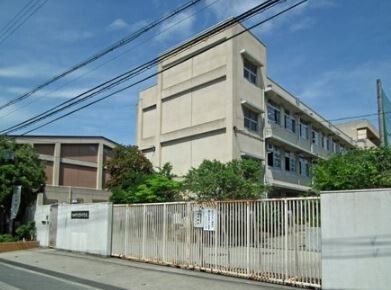 中学校　吹田市立豊津中学校（中学校）まで883m