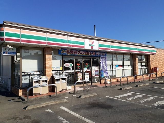 コンビニ　セブンイレブン友部八雲店（コンビニ）まで300m