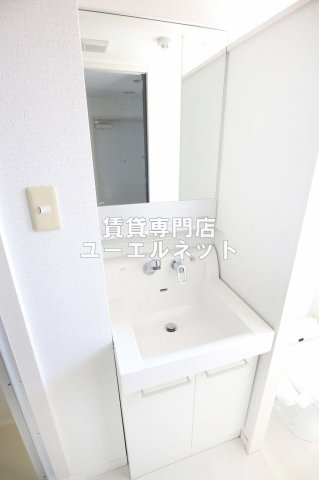 洗面設備　清潔感ある独立洗面台で毎日気持ちよく♪