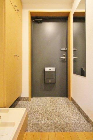 玄関　参考写真（同物件別部屋）