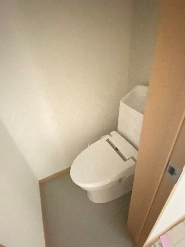 トイレ　温水洗浄便座