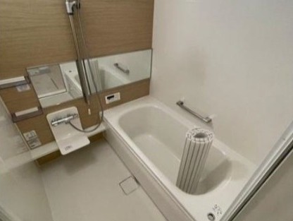 バス・シャワールーム　※同建物の別のお部屋の写真です。