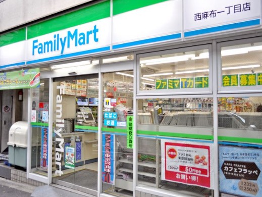 コンビニ　ファミリーマート西麻布霞町店（コンビニ）まで163m