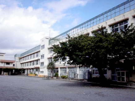 小学校　世田谷区立山崎小学校（小学校）まで692m