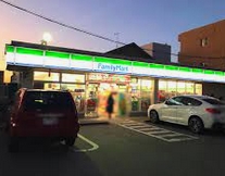 コンビニ　ファミリーマート 茶屋が坂駅前店（コンビニ）まで429m