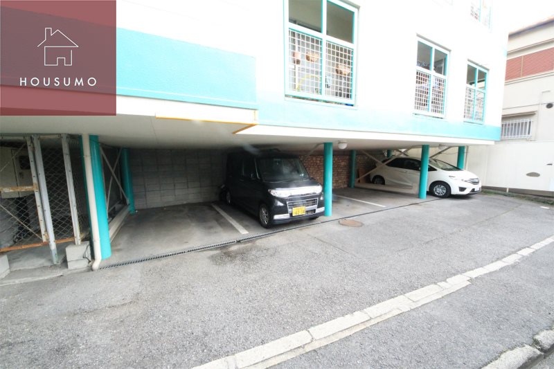 駐車場　駐車場に車を止められます