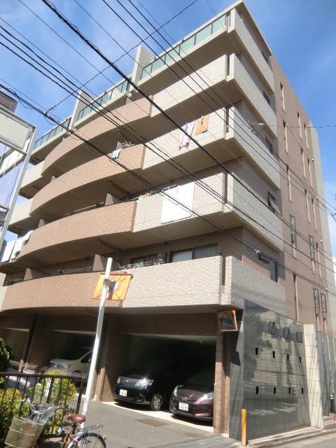 建物外観　スーパーやコンビニも近く大変便利な立地です