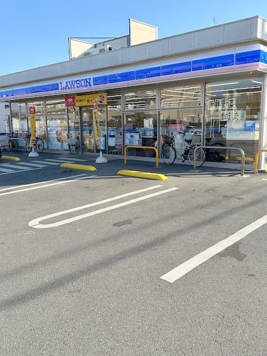 コンビニ　ローソン（コンビニ）まで450m