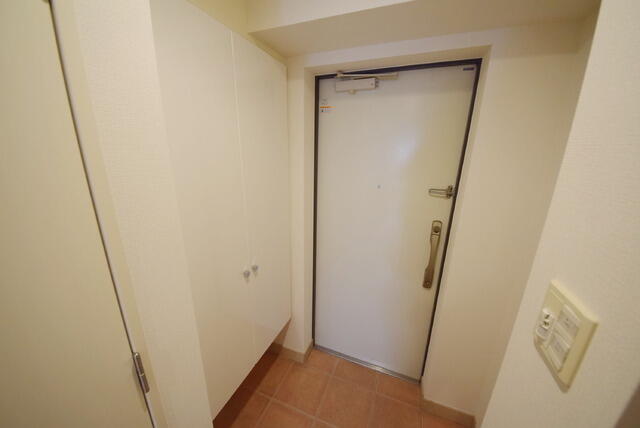 玄関　※他のお部屋のお写真です。